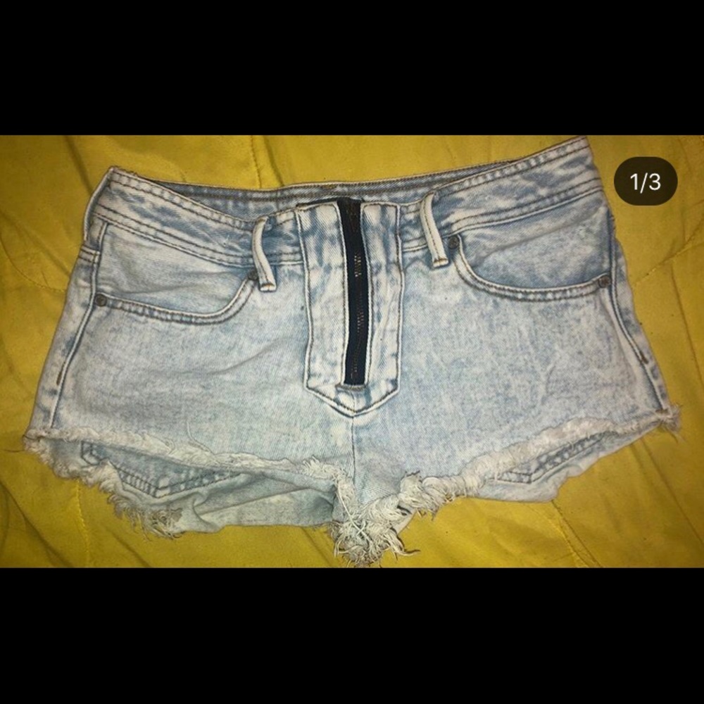 Kendall and Kylie size 7 shorts.